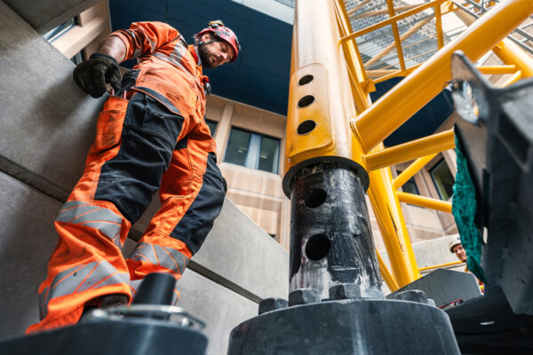 Aregger Hochbau Weltneuheit Kran 04