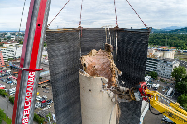 Aregger Rueckbau Kamin Muttenz BBZ Campus Polyfeld 03