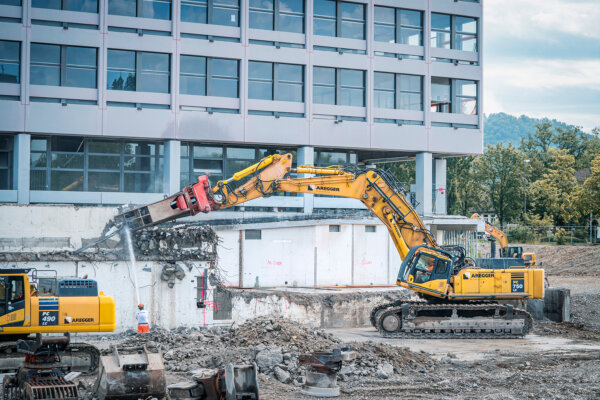 Aregger Rueckbau Kamin Muttenz BBZ Campus Polyfeld 04
