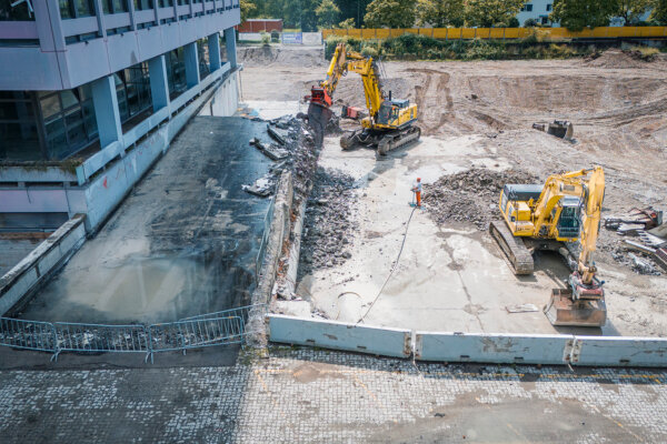 Aregger Rueckbau Kamin Muttenz BBZ Campus Polyfeld 06