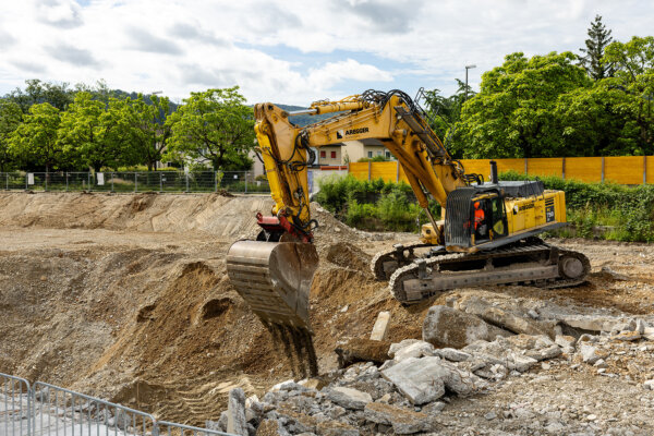 Aregger Rueckbau Kamin Muttenz BBZ Campus Polyfeld 08